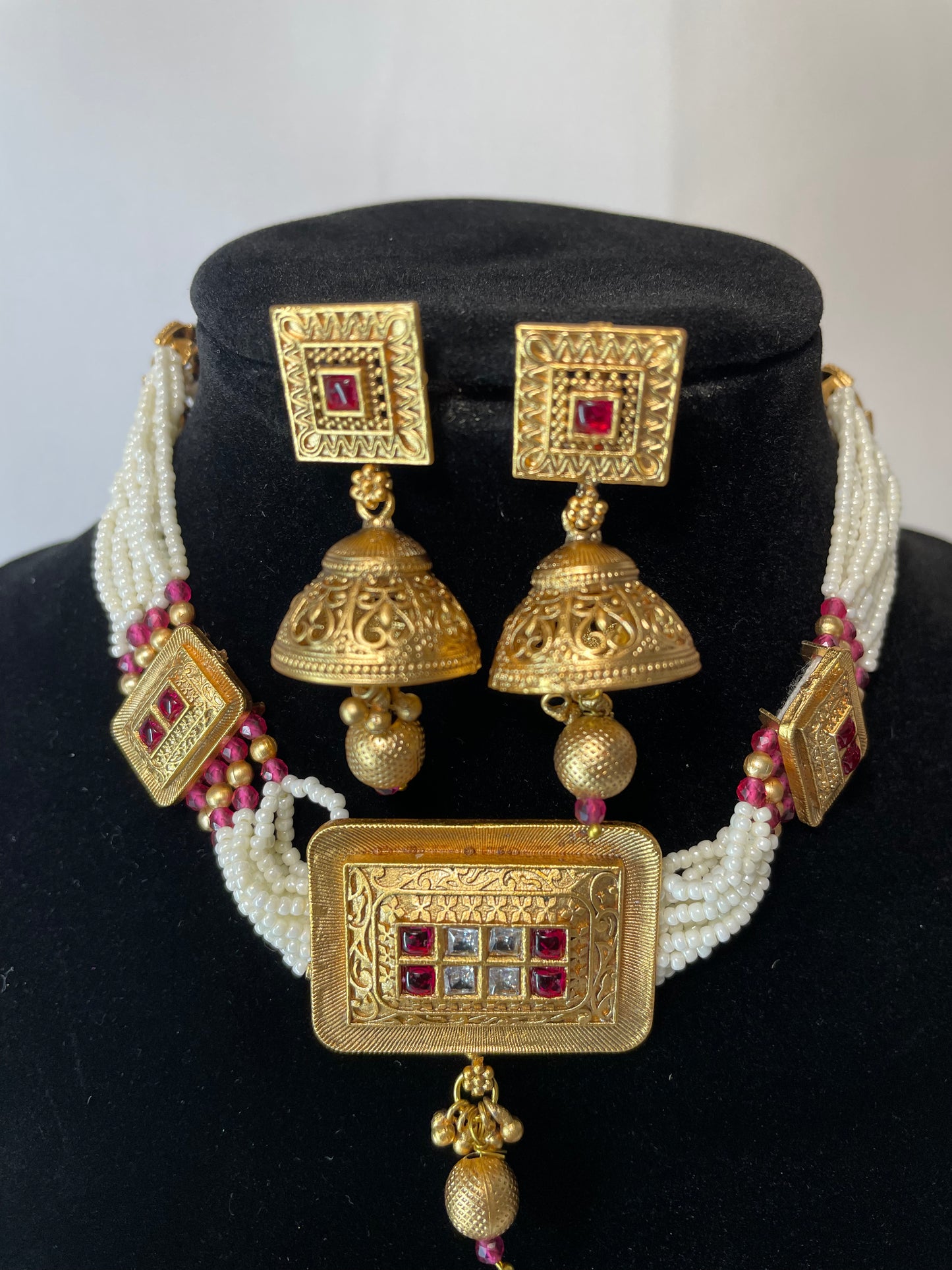 Golden Antique pearl necklace with earrings