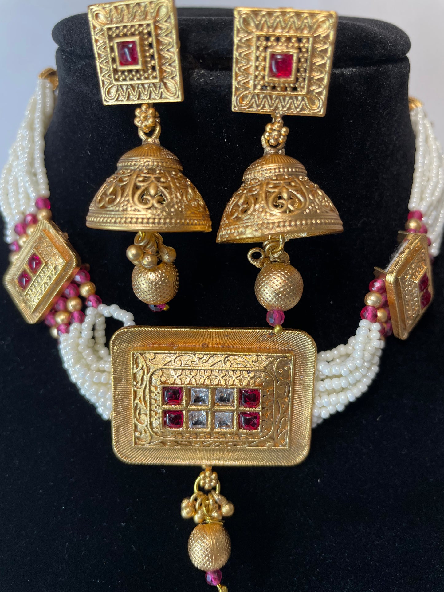 Golden Antique pearl necklace with earrings